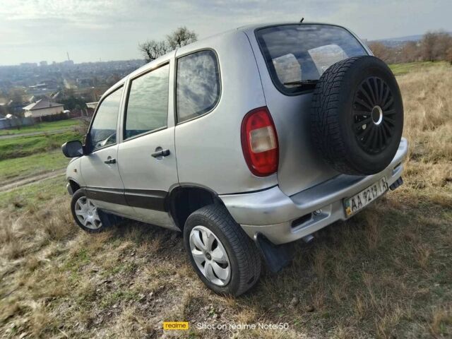 Сірий Шевроле Нива, об'ємом двигуна 1.7 л та пробігом 270 тис. км за 1900 $, фото 1 на Automoto.ua