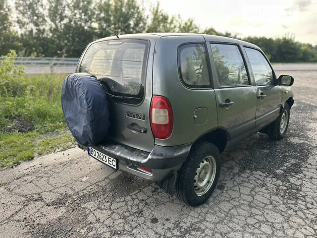 Серый Шевроле Нива, объемом двигателя 1.69 л и пробегом 195 тыс. км за 2400 $, фото 9 на Automoto.ua