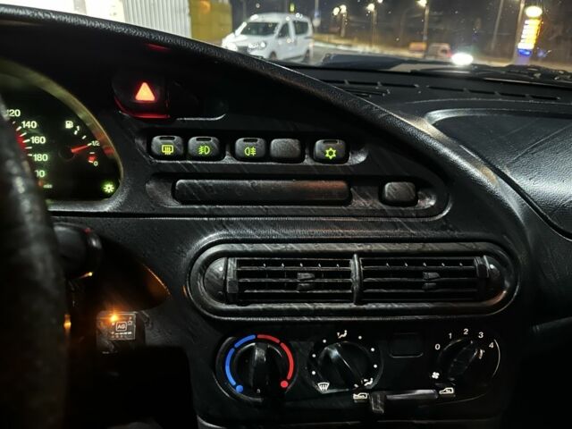 Сірий Шевроле Нива, об'ємом двигуна 1.7 л та пробігом 200 тис. км за 4600 $, фото 11 на Automoto.ua