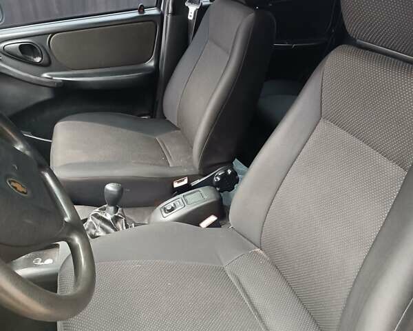 Серый Шевроле Нива, объемом двигателя 1.7 л и пробегом 193 тыс. км за 3000 $, фото 9 на Automoto.ua