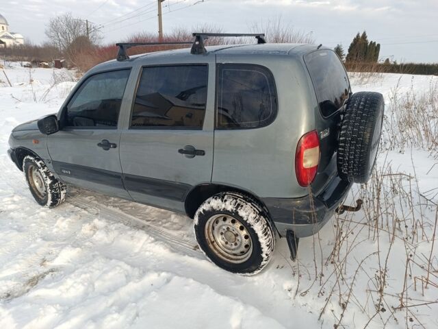 Серый Шевроле Нива, объемом двигателя 0 л и пробегом 140 тыс. км за 3600 $, фото 2 на Automoto.ua