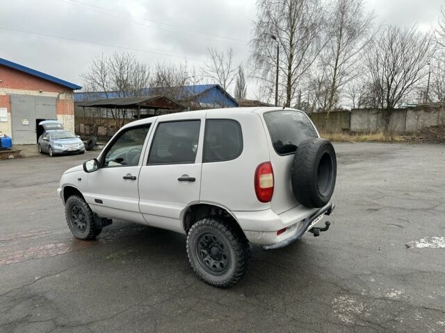 Сірий Шевроле Нива, об'ємом двигуна 1.7 л та пробігом 289 тис. км за 3900 $, фото 3 на Automoto.ua