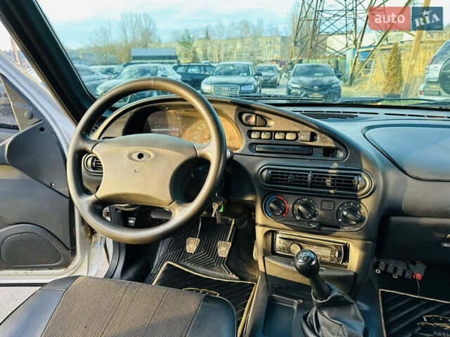 Сірий Шевроле Нива, об'ємом двигуна 1.7 л та пробігом 410 тис. км за 3850 $, фото 17 на Automoto.ua