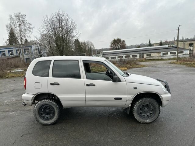 Сірий Шевроле Нива, об'ємом двигуна 1.7 л та пробігом 289 тис. км за 3900 $, фото 6 на Automoto.ua