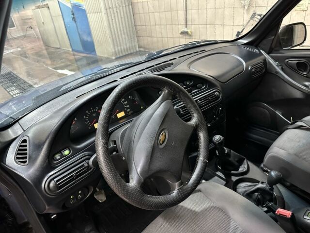 Сірий Шевроле Нива, об'ємом двигуна 1.7 л та пробігом 200 тис. км за 4600 $, фото 6 на Automoto.ua