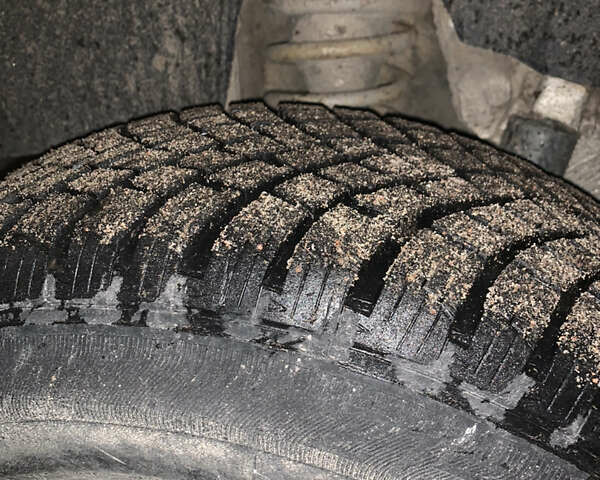 Серый Шевроле Нива, объемом двигателя 1.69 л и пробегом 175 тыс. км за 3000 $, фото 4 на Automoto.ua