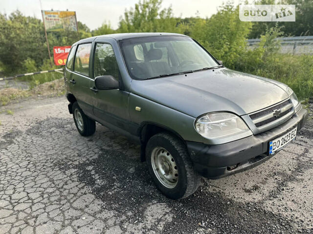 Серый Шевроле Нива, объемом двигателя 1.69 л и пробегом 195 тыс. км за 2400 $, фото 12 на Automoto.ua