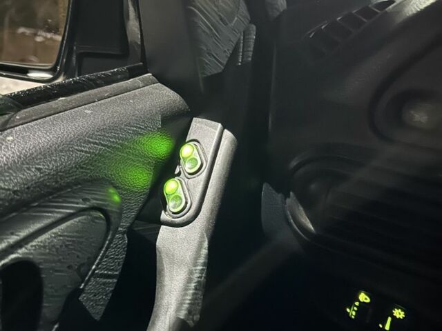 Сірий Шевроле Нива, об'ємом двигуна 1.7 л та пробігом 200 тис. км за 4600 $, фото 10 на Automoto.ua