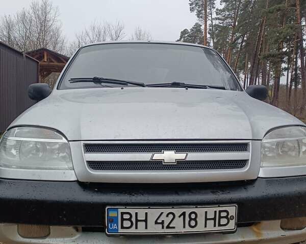 Серый Шевроле Нива, объемом двигателя 1.7 л и пробегом 193 тыс. км за 3000 $, фото 11 на Automoto.ua