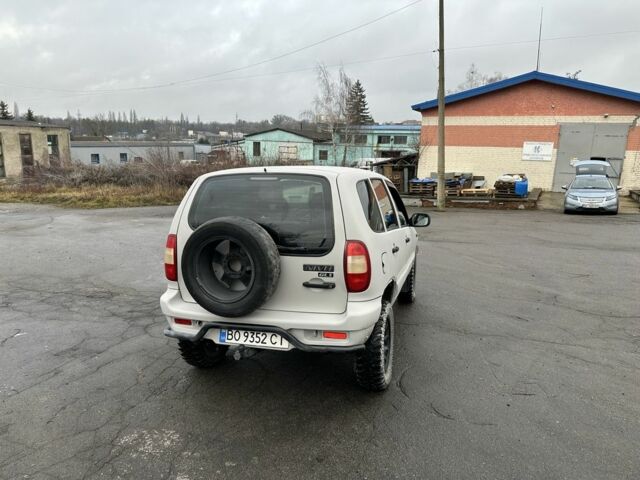 Сірий Шевроле Нива, об'ємом двигуна 1.7 л та пробігом 289 тис. км за 3900 $, фото 5 на Automoto.ua