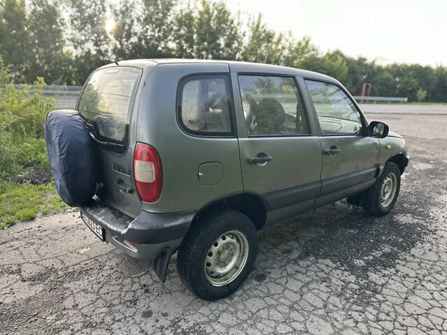 Серый Шевроле Нива, объемом двигателя 1.69 л и пробегом 195 тыс. км за 2400 $, фото 11 на Automoto.ua