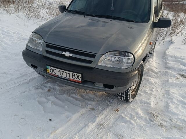 Серый Шевроле Нива, объемом двигателя 0 л и пробегом 140 тыс. км за 3600 $, фото 5 на Automoto.ua