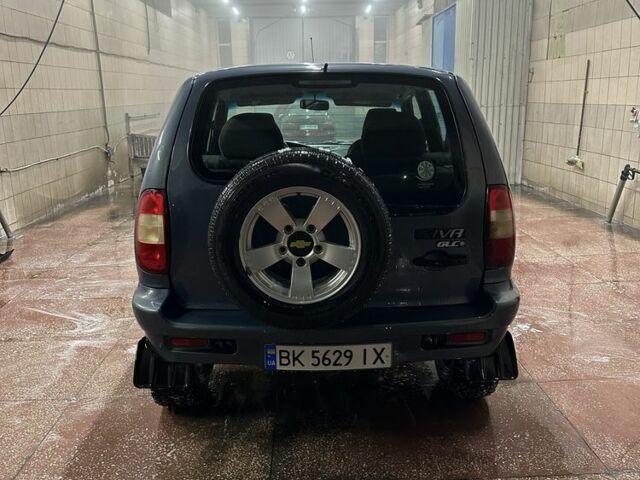 Сірий Шевроле Нива, об'ємом двигуна 1.7 л та пробігом 200 тис. км за 4600 $, фото 5 на Automoto.ua