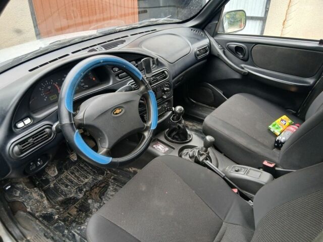 Сірий Шевроле Нива, об'ємом двигуна 0 л та пробігом 187 тис. км за 2600 $, фото 3 на Automoto.ua