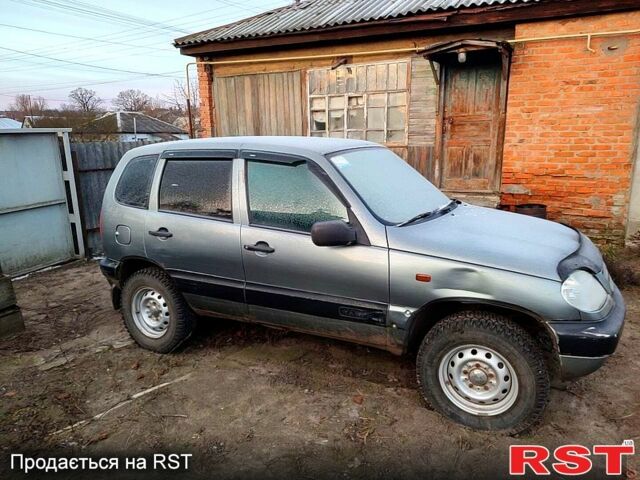 Сірий Шевроле Нива, об'ємом двигуна 1.7 л та пробігом 182 тис. км за 2000 $, фото 1 на Automoto.ua
