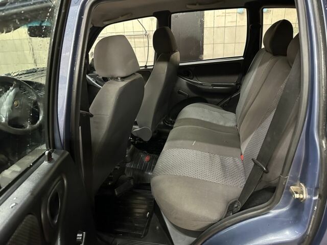 Сірий Шевроле Нива, об'ємом двигуна 1.7 л та пробігом 200 тис. км за 4600 $, фото 8 на Automoto.ua