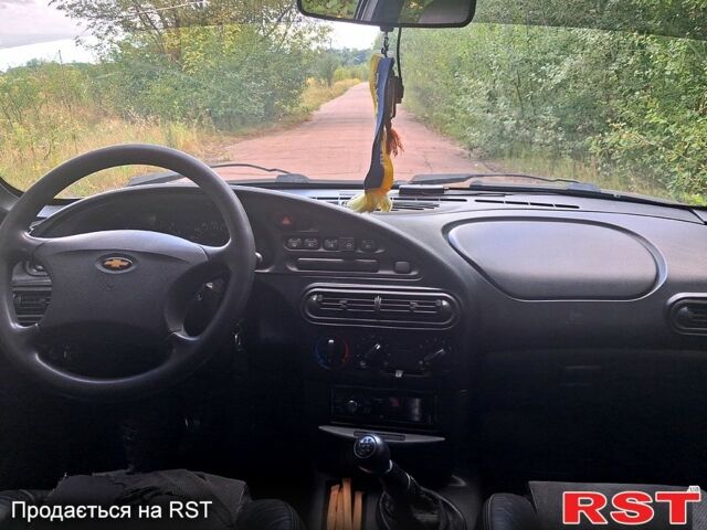 Сірий Шевроле Нива, об'ємом двигуна 1.7 л та пробігом 350 тис. км за 3300 $, фото 9 на Automoto.ua