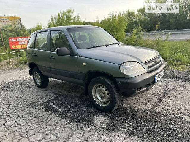Серый Шевроле Нива, объемом двигателя 1.69 л и пробегом 195 тыс. км за 2400 $, фото 13 на Automoto.ua