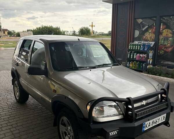 Сірий Шевроле Нива, об'ємом двигуна 1.7 л та пробігом 77 тис. км за 4300 $, фото 11 на Automoto.ua