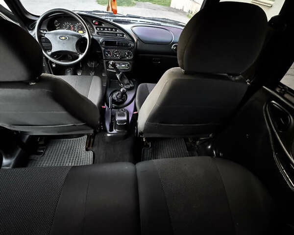 Сірий Шевроле Нива, об'ємом двигуна 1.7 л та пробігом 137 тис. км за 2700 $, фото 15 на Automoto.ua