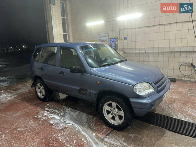 Сірий Шевроле Нива, об'ємом двигуна 1.69 л та пробігом 401 тис. км за 4600 $, фото 2 на Automoto.ua