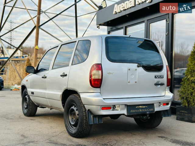 Сірий Шевроле Нива, об'ємом двигуна 1.7 л та пробігом 410 тис. км за 3850 $, фото 10 на Automoto.ua