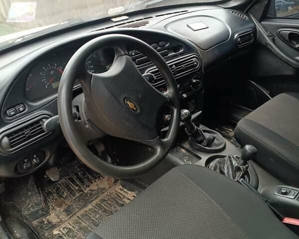 Серый Шевроле Нива, объемом двигателя 1.7 л и пробегом 193 тыс. км за 3000 $, фото 5 на Automoto.ua