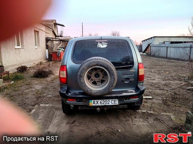 Сірий Шевроле Нива, об'ємом двигуна 1.7 л та пробігом 182 тис. км за 2000 $, фото 2 на Automoto.ua