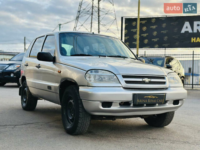 Сірий Шевроле Нива, об'ємом двигуна 1.7 л та пробігом 410 тис. км за 3850 $, фото 8 на Automoto.ua