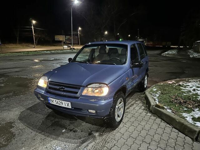Сірий Шевроле Нива, об'ємом двигуна 1.7 л та пробігом 200 тис. км за 4600 $, фото 13 на Automoto.ua