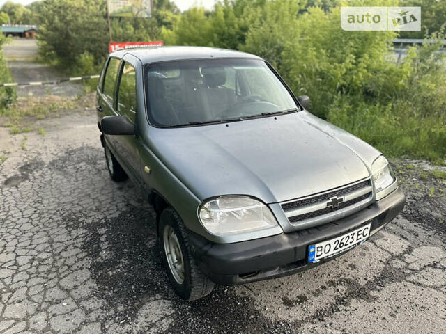 Серый Шевроле Нива, объемом двигателя 1.69 л и пробегом 195 тыс. км за 2400 $, фото 15 на Automoto.ua