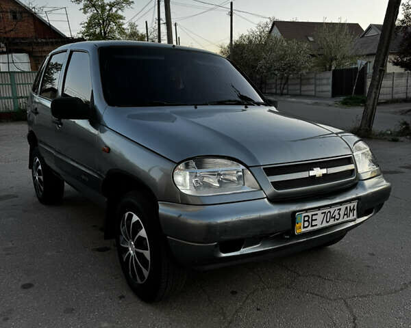 Сірий Шевроле Нива, об'ємом двигуна 1.7 л та пробігом 137 тис. км за 2700 $, фото 2 на Automoto.ua