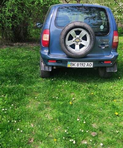 Сірий Шевроле Нива, об'ємом двигуна 1.69 л та пробігом 400 тис. км за 3200 $, фото 2 на Automoto.ua