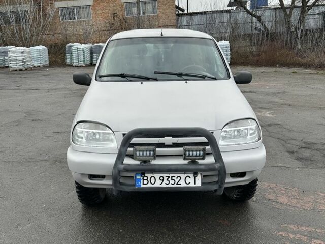 Сірий Шевроле Нива, об'ємом двигуна 1.7 л та пробігом 289 тис. км за 3900 $, фото 1 на Automoto.ua