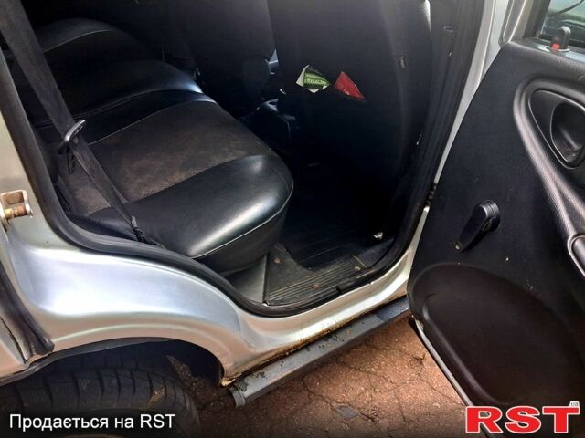 Сірий Шевроле Нива, об'ємом двигуна 1.7 л та пробігом 350 тис. км за 3300 $, фото 7 на Automoto.ua