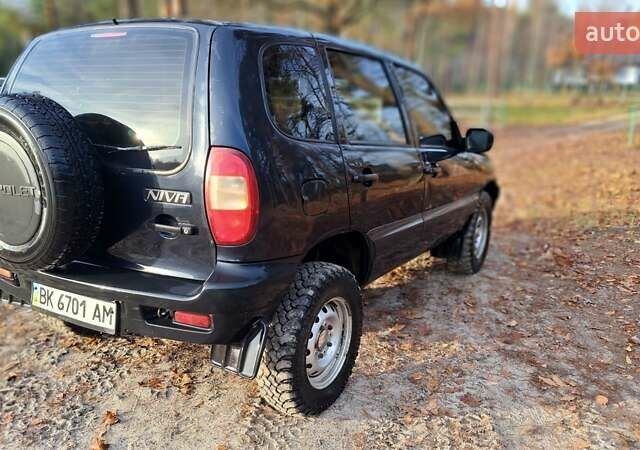 Серый Шевроле Нива, объемом двигателя 0 л и пробегом 148 тыс. км за 3800 $, фото 2 на Automoto.ua