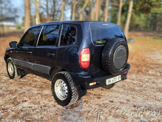 Серый Шевроле Нива, объемом двигателя 0 л и пробегом 148 тыс. км за 3800 $, фото 2 на Automoto.ua