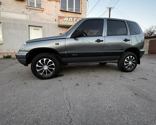 Сірий Шевроле Нива, об'ємом двигуна 1.7 л та пробігом 137 тис. км за 2700 $, фото 9 на Automoto.ua