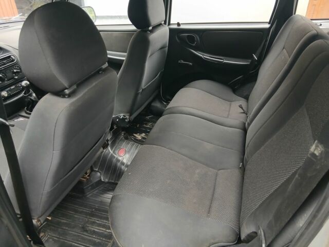 Сірий Шевроле Нива, об'ємом двигуна 0 л та пробігом 187 тис. км за 2600 $, фото 2 на Automoto.ua