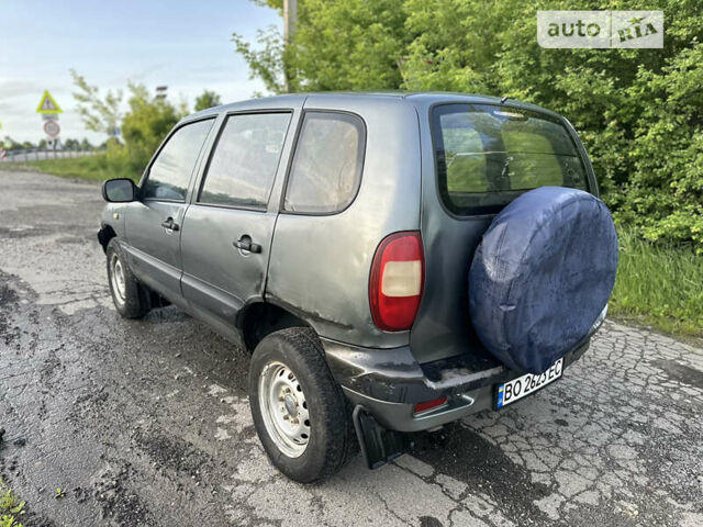 Серый Шевроле Нива, объемом двигателя 1.69 л и пробегом 195 тыс. км за 2400 $, фото 5 на Automoto.ua