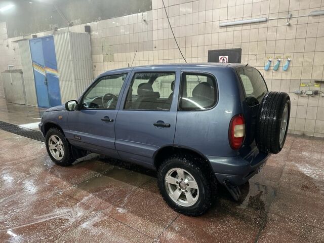 Сірий Шевроле Нива, об'ємом двигуна 1.7 л та пробігом 200 тис. км за 4600 $, фото 4 на Automoto.ua