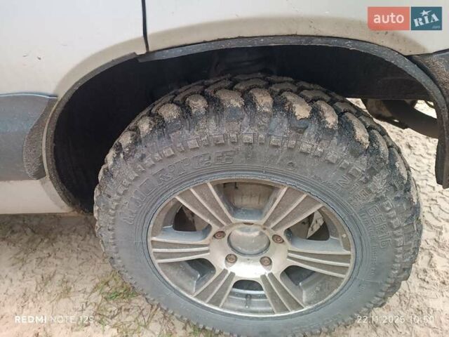 Серый Шевроле Нива, объемом двигателя 1.7 л и пробегом 193 тыс. км за 3000 $, фото 22 на Automoto.ua