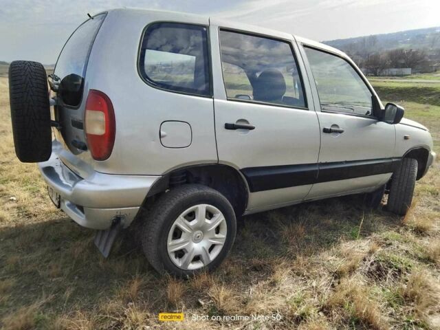 Сірий Шевроле Нива, об'ємом двигуна 1.7 л та пробігом 270 тис. км за 1900 $, фото 5 на Automoto.ua