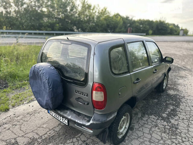 Серый Шевроле Нива, объемом двигателя 1.69 л и пробегом 195 тыс. км за 2400 $, фото 10 на Automoto.ua