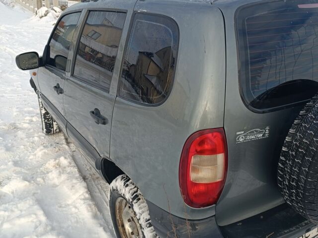 Серый Шевроле Нива, объемом двигателя 0 л и пробегом 140 тыс. км за 3600 $, фото 3 на Automoto.ua