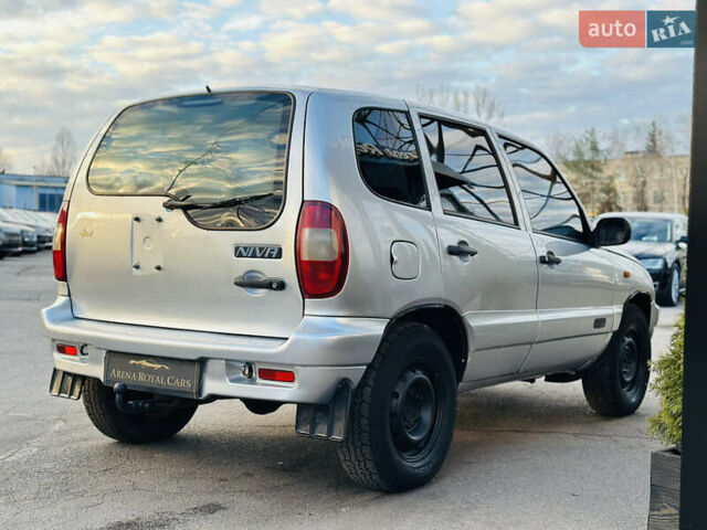 Сірий Шевроле Нива, об'ємом двигуна 1.7 л та пробігом 410 тис. км за 3850 $, фото 9 на Automoto.ua
