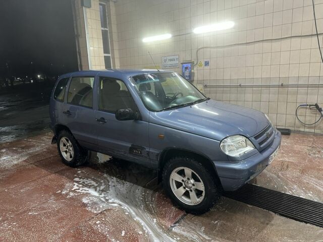 Сірий Шевроле Нива, об'ємом двигуна 1.7 л та пробігом 200 тис. км за 4600 $, фото 1 на Automoto.ua