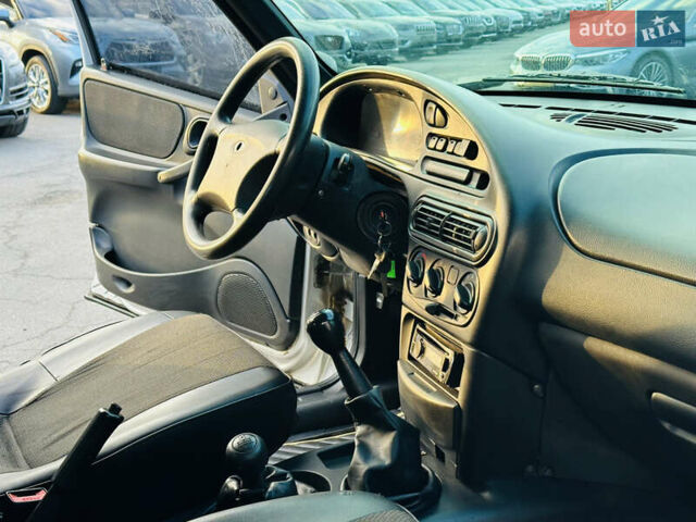 Сірий Шевроле Нива, об'ємом двигуна 1.7 л та пробігом 410 тис. км за 3850 $, фото 22 на Automoto.ua