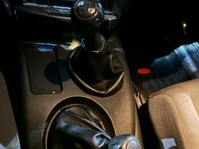 Сірий Шевроле Нива, об'ємом двигуна 1.7 л та пробігом 200 тис. км за 4600 $, фото 12 на Automoto.ua