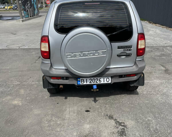 Серый Шевроле Нива, объемом двигателя 1.7 л и пробегом 140 тыс. км за 3800 $, фото 4 на Automoto.ua